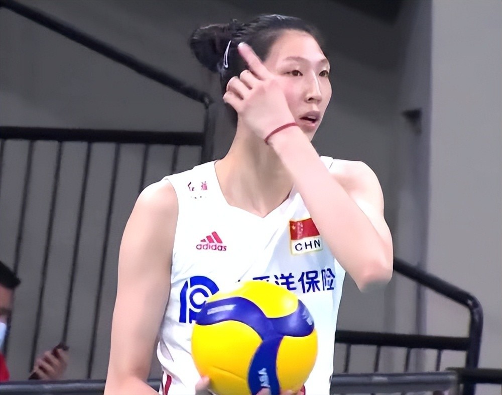 庄宇珊斗志昂扬吴梦洁发挥神勇彰显女排精神蔡斌需改变思路