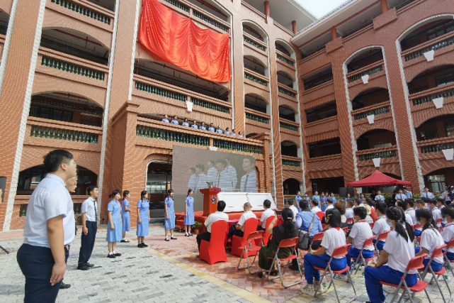 南都讯  8月29日上午,广州市真光中学初中部本部校区落成启用,该校区