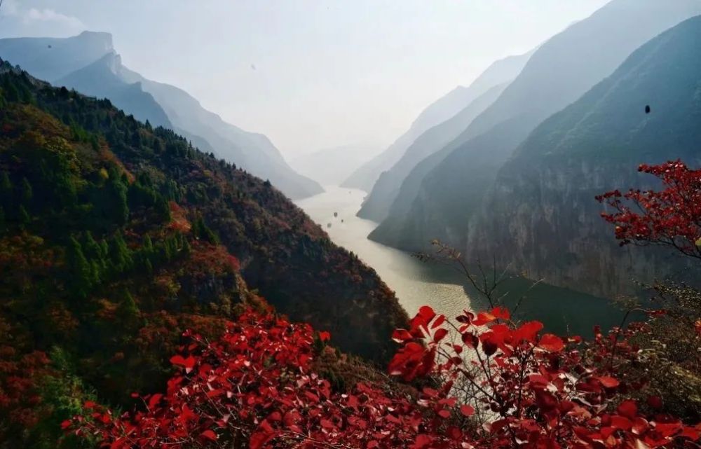 西起奉節白帝城,東至宜昌南津關,瞿塘關更是第五套人民幣10元紙幣背面