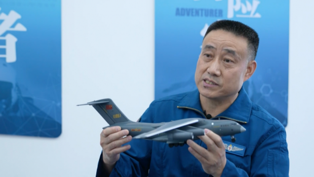 整个培训过程的每个阶段邓友明回忆大量的培训开始了试飞员团队组建