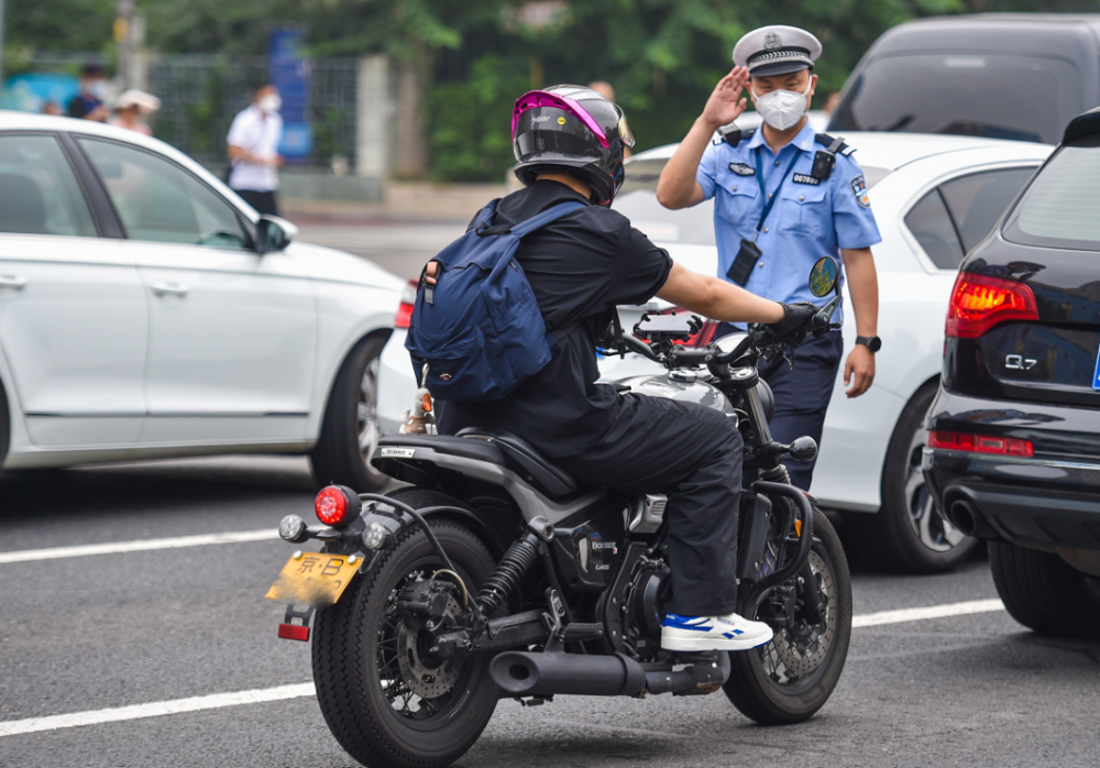 电子眼拍不拍摩托车违法行为？北京交管部门回应人教版八年级上册英语目录