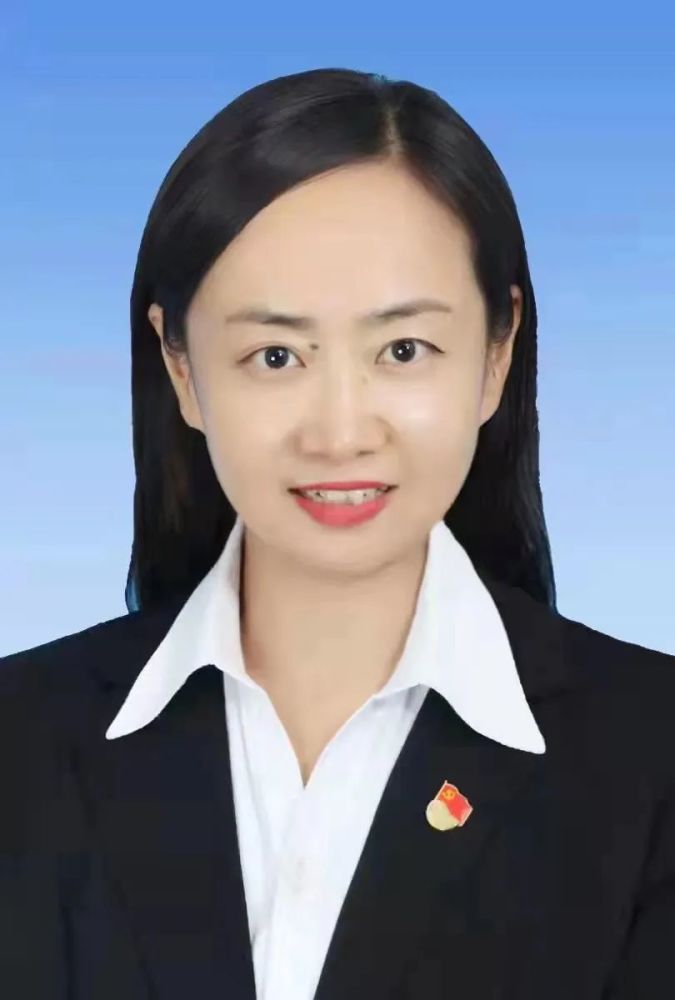 李红霞一心为民的好委员双百政法英模巡礼