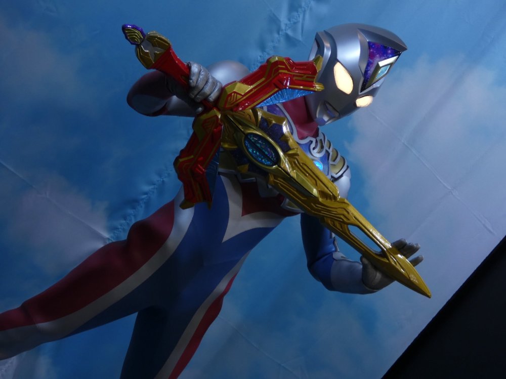 德凯奥特曼:等比例奥特双重剑官方实物 新生代最长最大的剑武器_腾讯