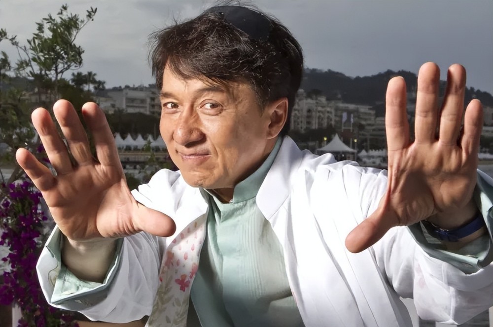 成龙在杭州乔迁新居,单价10万元以上,大哥还觉得房子有些小-舞儿网