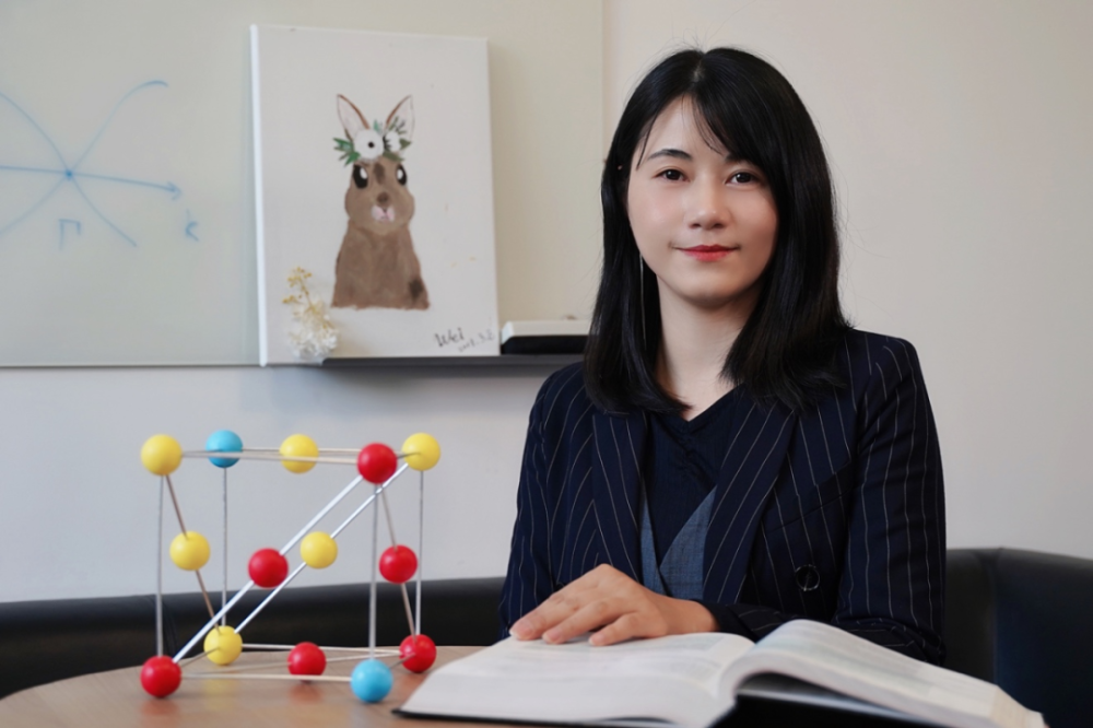 她叫刘巍,博士毕业于清华大学材料学院,在斯坦福做博后期间师从崔屹