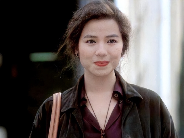 去tvb又没被选上,是刘松仁把她推荐给杜琪峰,最终靠《纵横四海》大火