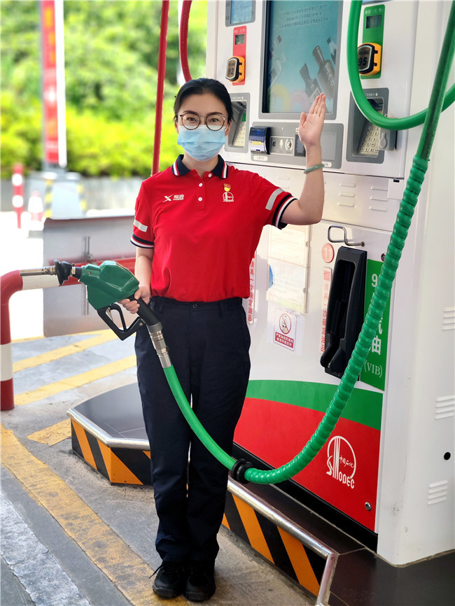 争当"最牛加油员"!云南64名选手比拼加油站操作技能_腾讯新闻