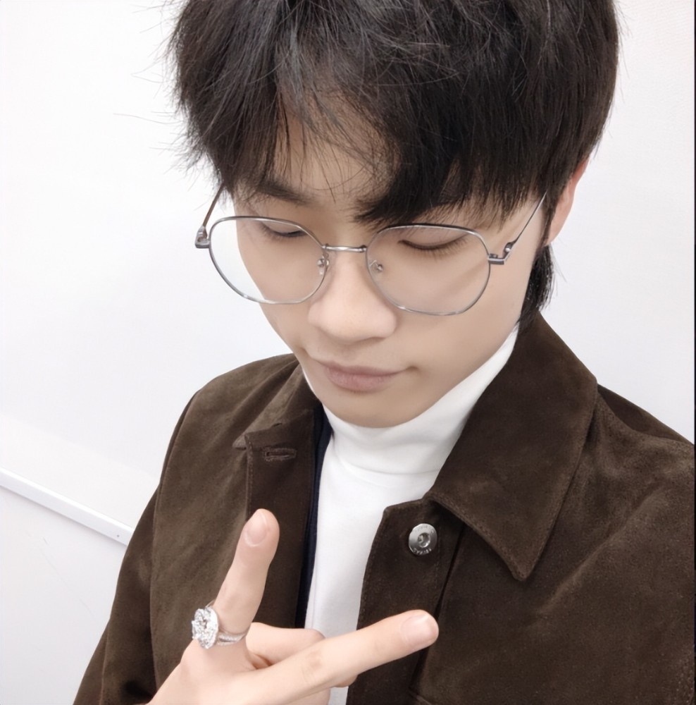 居居评价狼队今屿,今屿的游戏天赋不比小胖低,s组