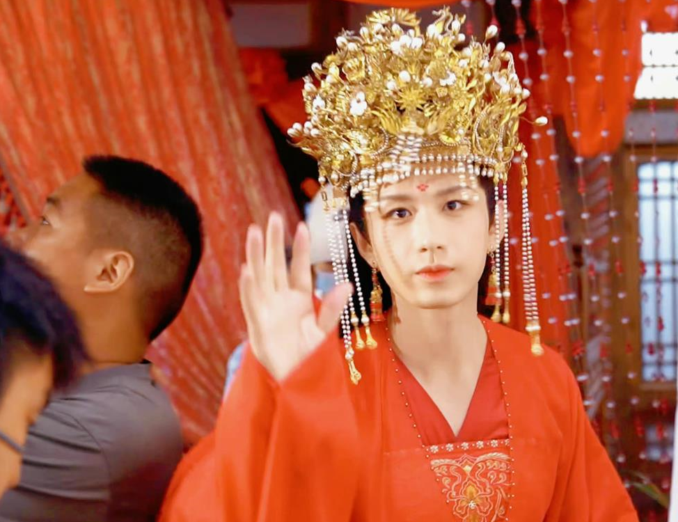 成毅沉香如屑女装造型好惊艳侯明昊雌雄莫辨任嘉伦反差大