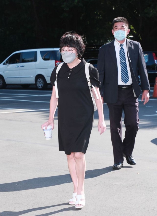 余苑绮遗体火化众星相送,墓地风景秀丽,弟弟晒其"新家"催人泪下