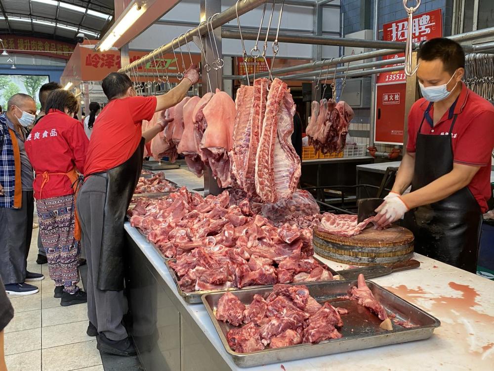 成都农产品中心批发市场目前市场供应充足日均供应量蔬菜约4000吨肉类