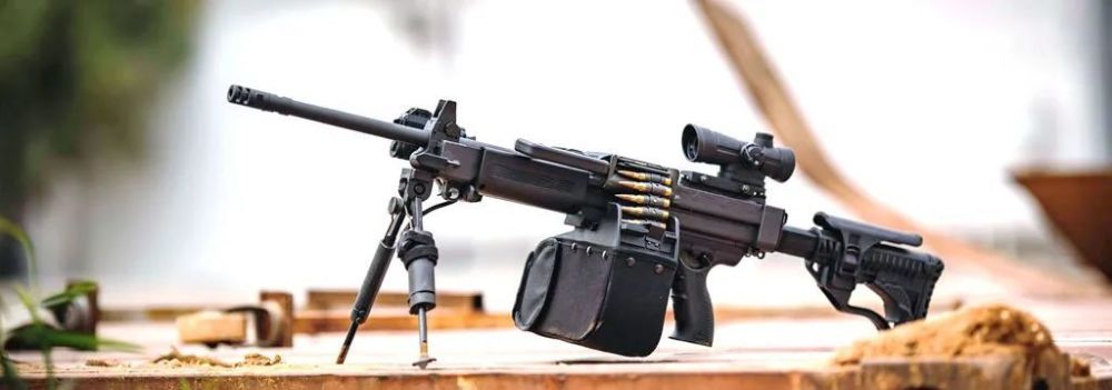 内格夫ng7轻机枪与去年从美国西格公司进口的sig716突击步枪一起配