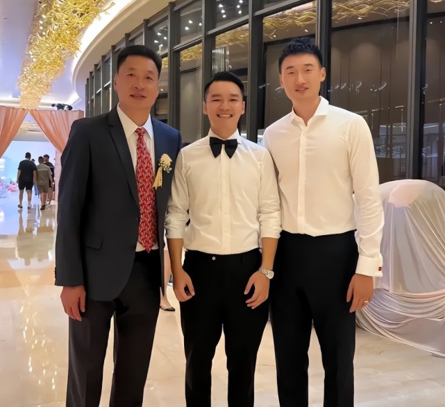 59岁李春江迎喜事,儿子李京龙大婚,儿媳1米75,孙子两岁