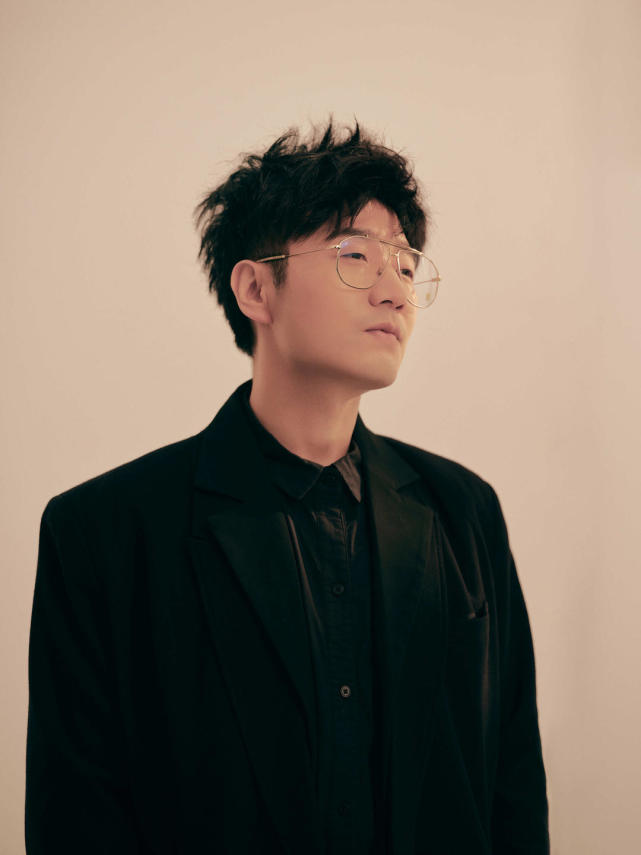 专访王铮亮:高光时刻,由"再就业男团"相互成就|封面会客厅