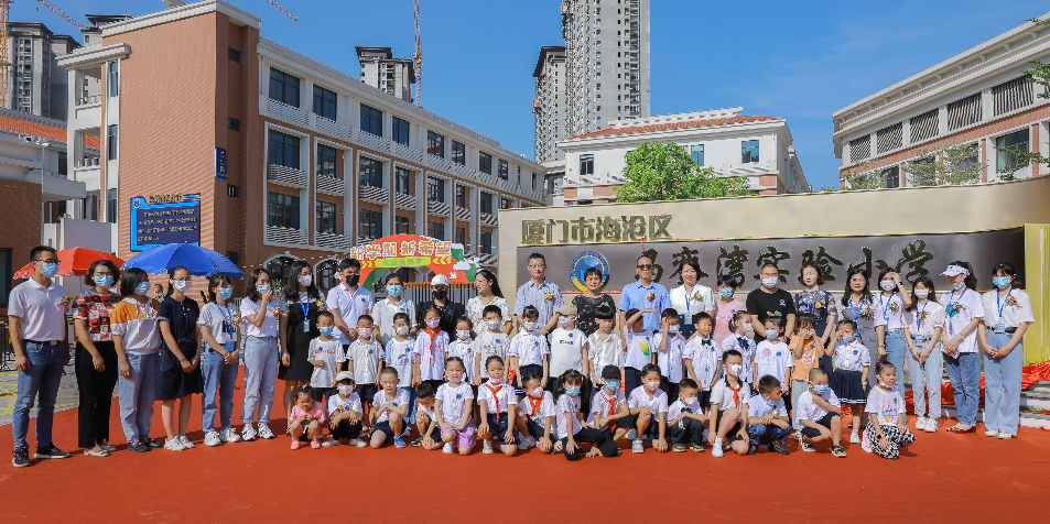 廈門市海滄區芸景實驗中學芸景實驗中學,馬鑾灣實驗小學都位於廈門市