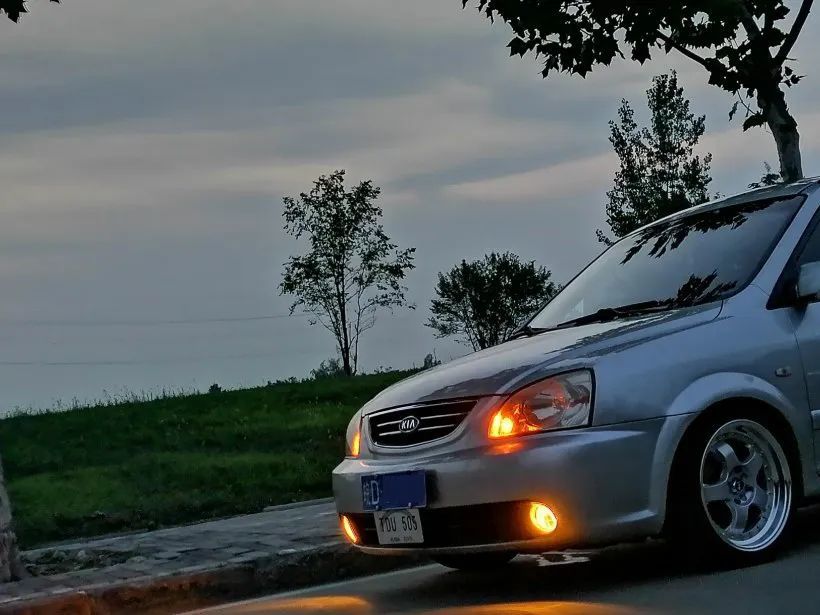 体验玩车的乐趣 初代起亚佳乐改装低姿态_腾讯新闻