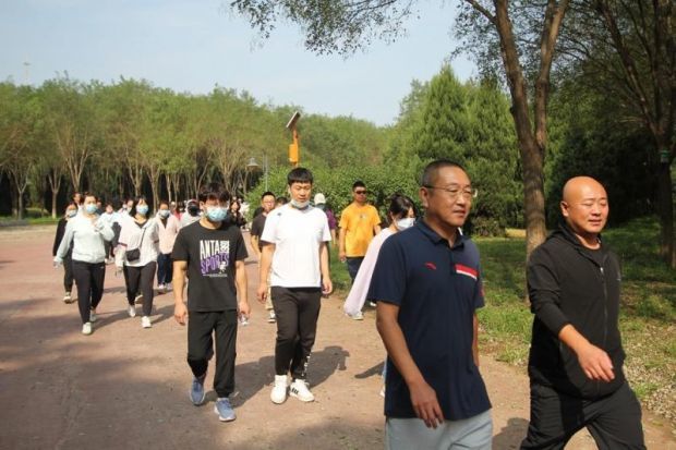 和谐邻里健步走活动在通州潞城举行新手视频剪辑怎么赚钱