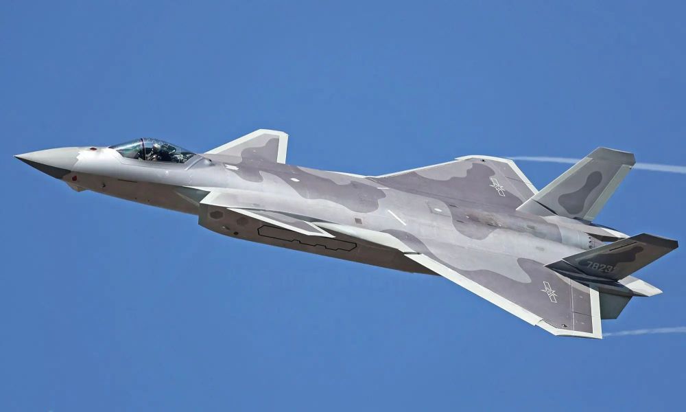 20战机进行了两次升级改进,一款是换装国产发动机的歼20a改进版隐形机