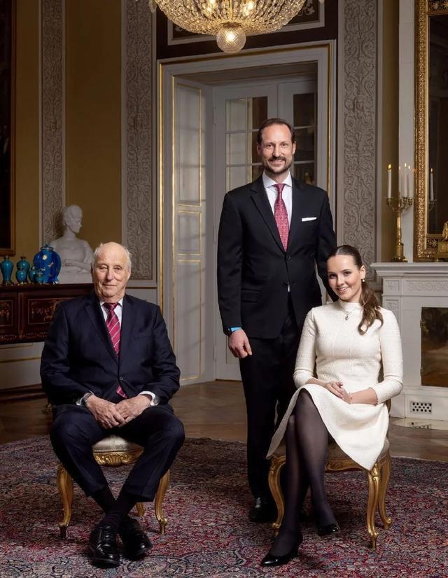 他曾经帅过|挪威王储哈康_腾讯新闻