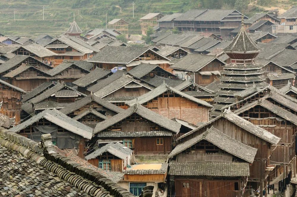 火塘也是家庭的代名词一栋房屋有几个火塘就代表有多少小家庭侗族民居