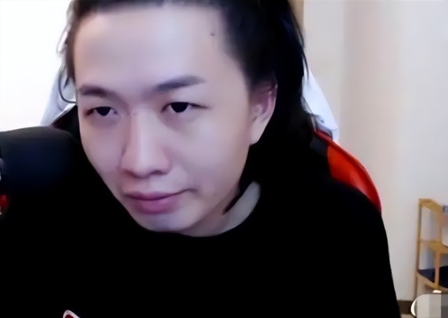 吕德华消停了,被队友演还举报不成功,巅峰赛骂人都没动力了