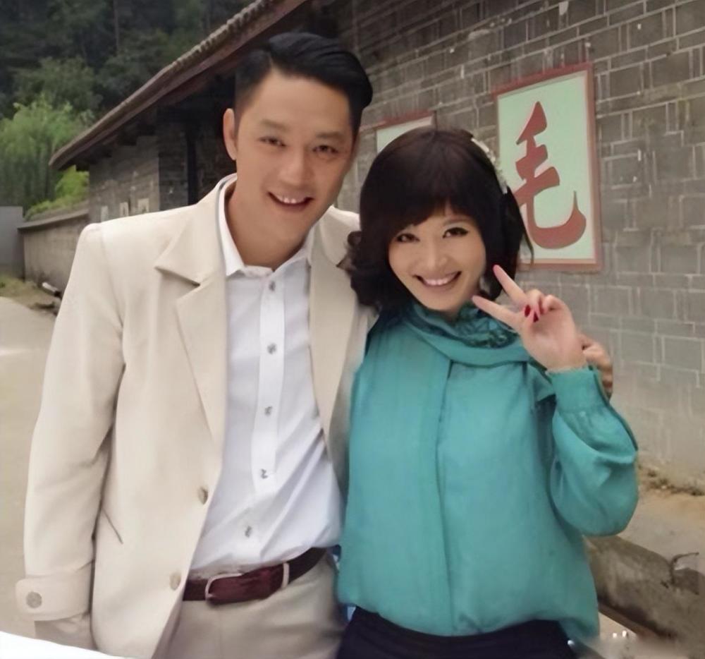 傅程鹏:一无所有时娶程愫,成名后抛妻弃子,转身与香港模特结婚_腾讯