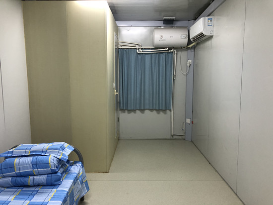 受访者供图单间隔离,我又回到了"大学生活"这是自己第一次坐救护车.