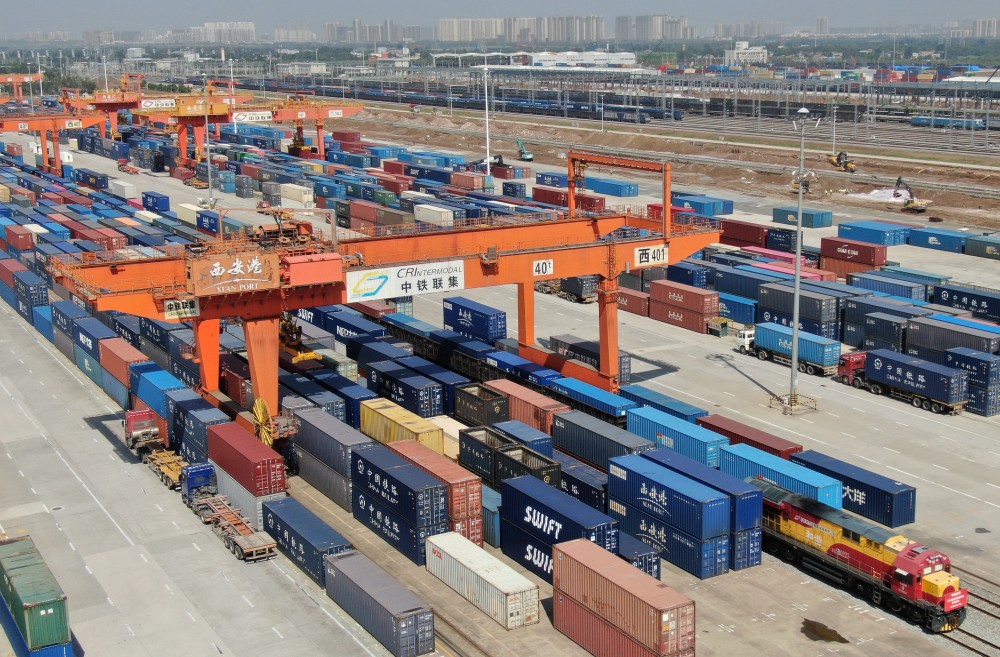 新华全媒中欧班列中药材原料专列抵达西安