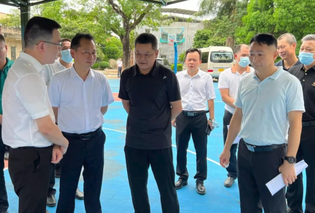 陈东照一行实地参观了多祝镇皇思扬古村落,详细了解了村落风貌,文化