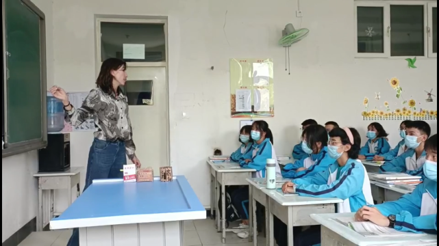 麦盖提县实验中学高三学生赵禹鸣说道:"上学以来,我享受了党的各项