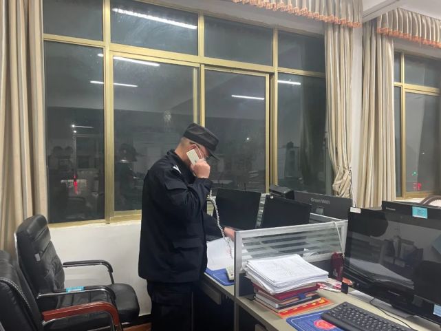 谢军根据组织安排就连续在公安局机关带班,工作,吃饭均在办公室内