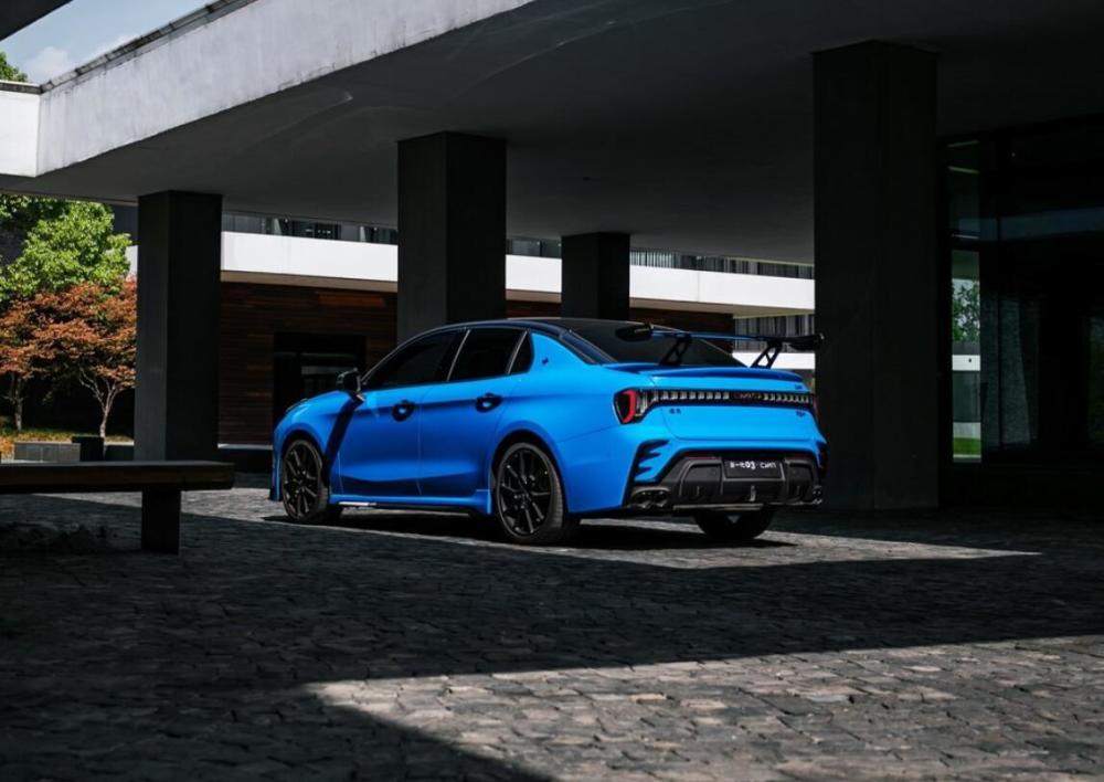 外观更运动内饰有科技感中期改款领克03家族正式亮相