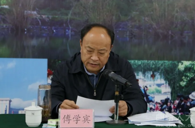 曲靖市人大常委会原副主任傅学宾被双开:毫无下限,毫无廉耻_腾讯新闻