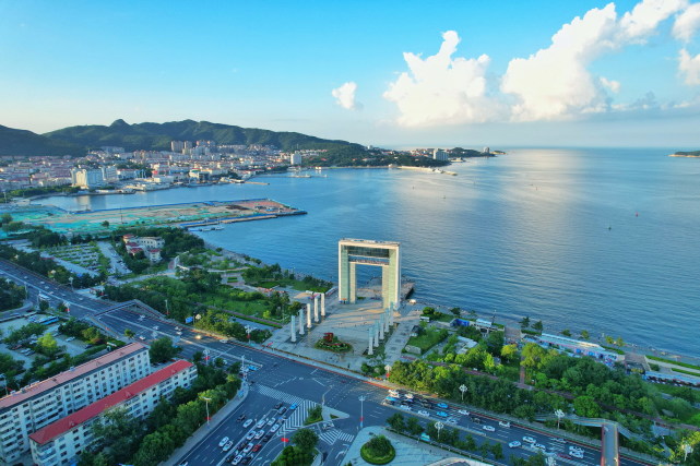 威海幸福门看大海 天蓝水清_腾讯新闻