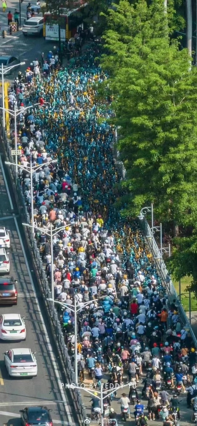 广州海珠桥再现30年前"单车大军",这一次是因为