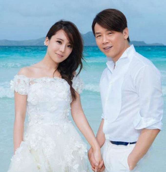 陶喆结婚8周年,一家坐游艇出海庆祝,小18岁娇妻穿泳衣美腿吸睛_腾讯