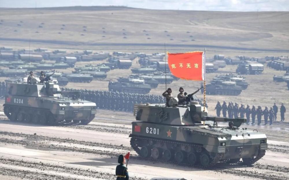 海陆空三军齐出动，中国2000名官兵前往俄参加演习，传递重要信号