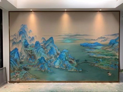 在左盼的妙手绘制下,原本寡白单调的墙壁上,一幅山水画惟妙惟肖的呈现