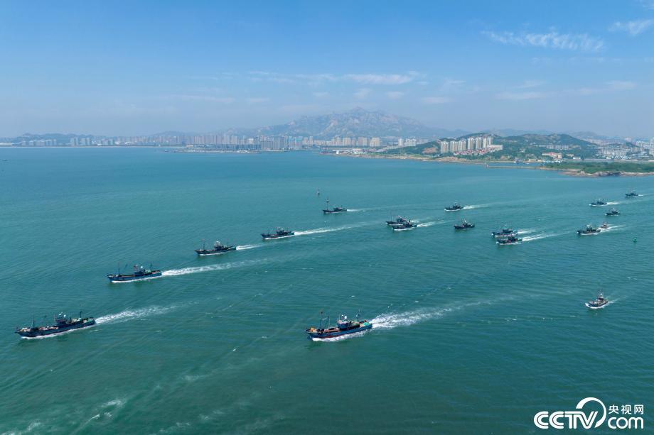 黄渤海开渔千帆竞发开赴渔场