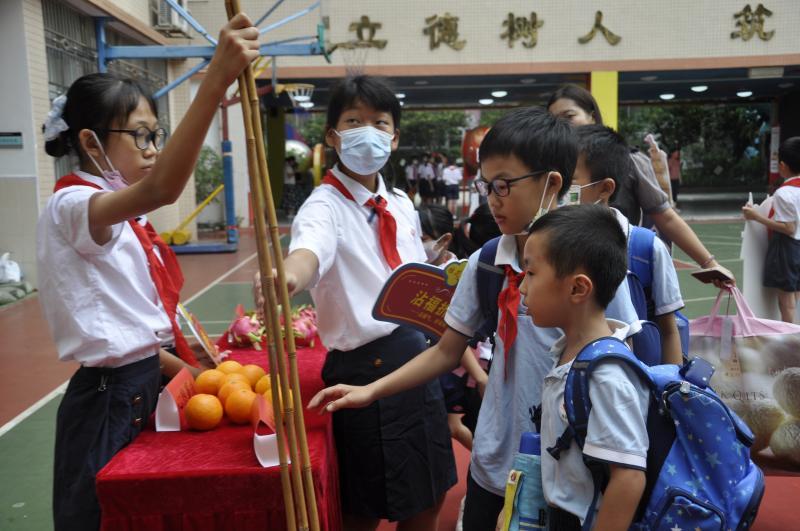 桂花岗小学校长图片