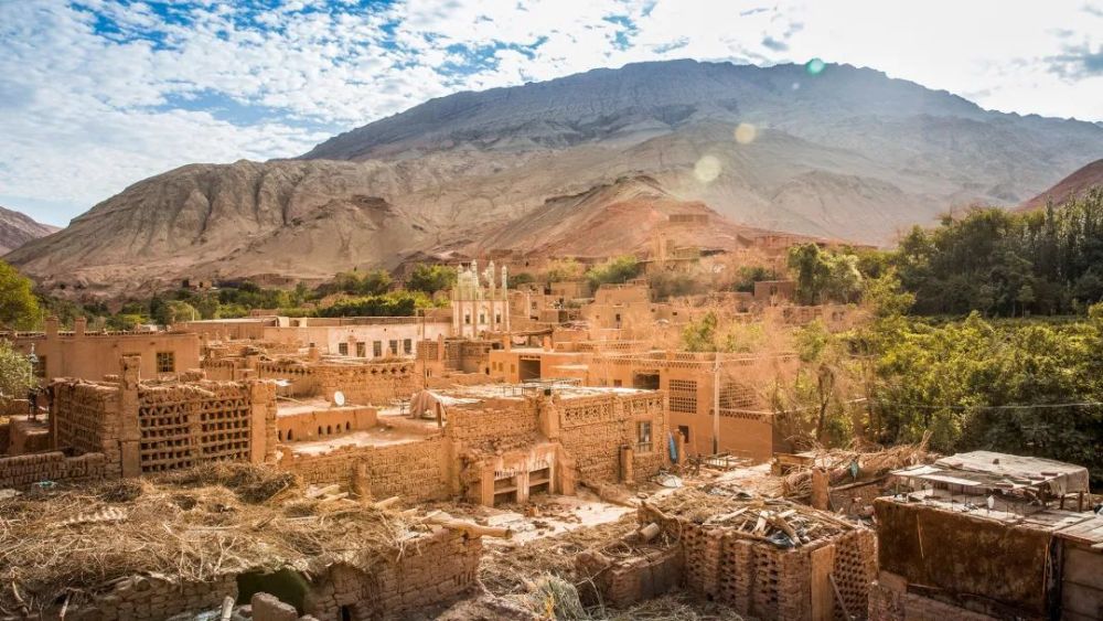 民居围绕着阿以旺空间布置居室,客房,厨房,库房和其他用房等.