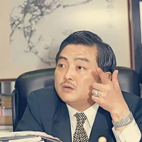 没有太好的角色,而亚视有一位大杨家安的女导演蔡开冰却独偏爱杨家安