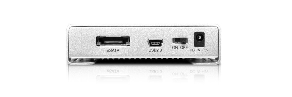 esata采用了新的接口设计,连接处加装了金属弹片来保证物理连接的稳固