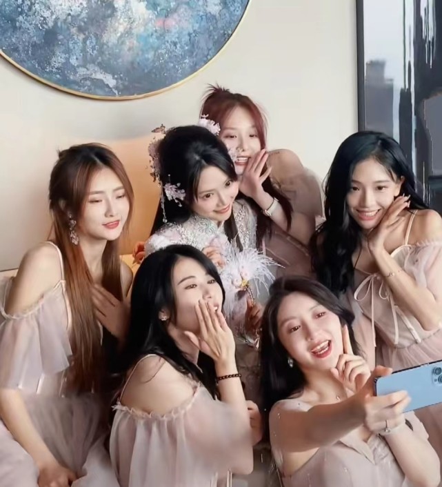 例如有着上千万粉丝的罗西和临界十缨,陈慧敏和杨亚东等等,他们齐聚在