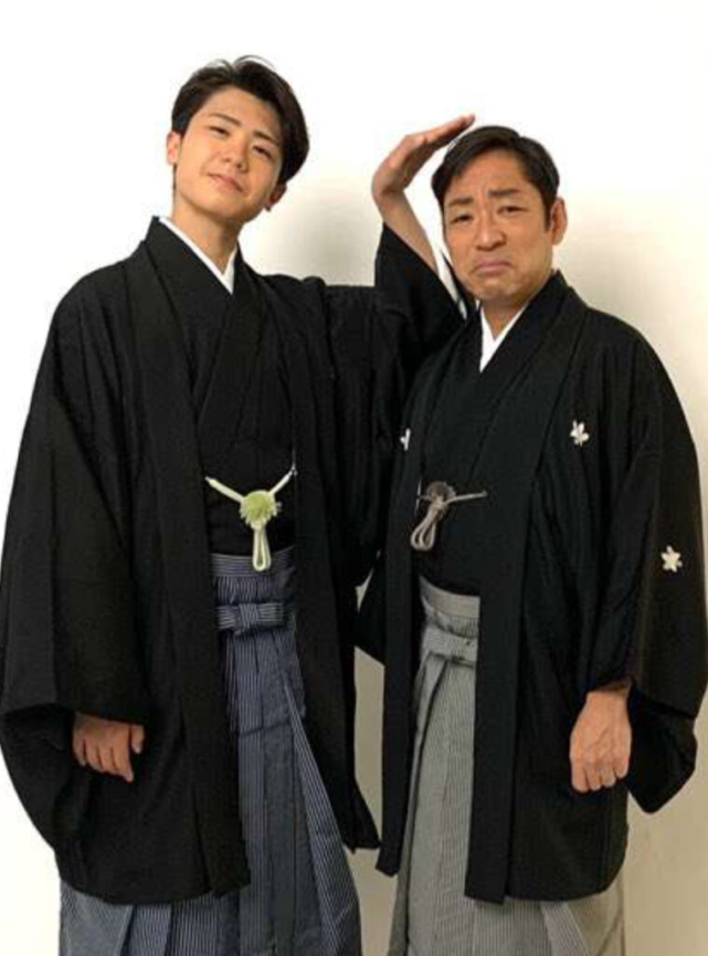 香川照之和儿子女招待们为了以体面的形象迎接客人,每天都会花半个