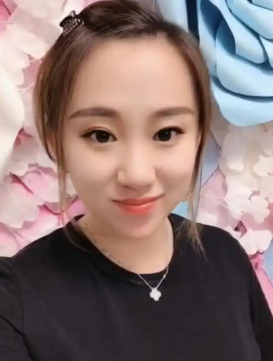 还记得09年凭春晚一炮而红的丫蛋吗?为啥赵本山突然不捧她了