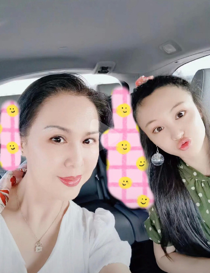 郑爽近况曝光后,本人发声请求网友不要传播孩子隐私,全家已定居国外