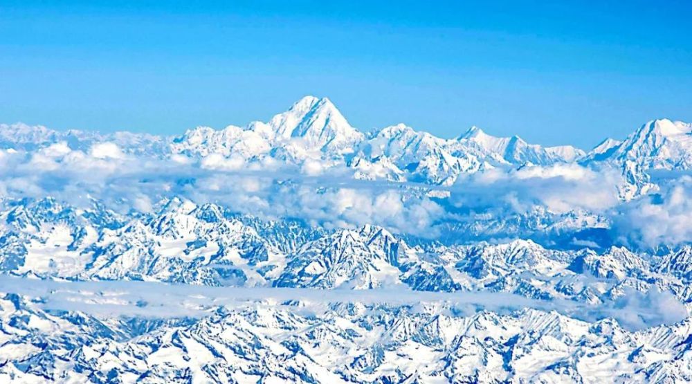 坐火车翻越喜马拉雅山脉魔幻通往现实