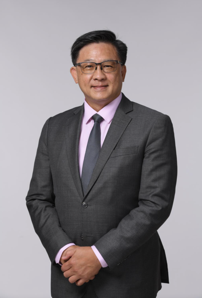 粤港澳大湾区的001号何君尧入职天河