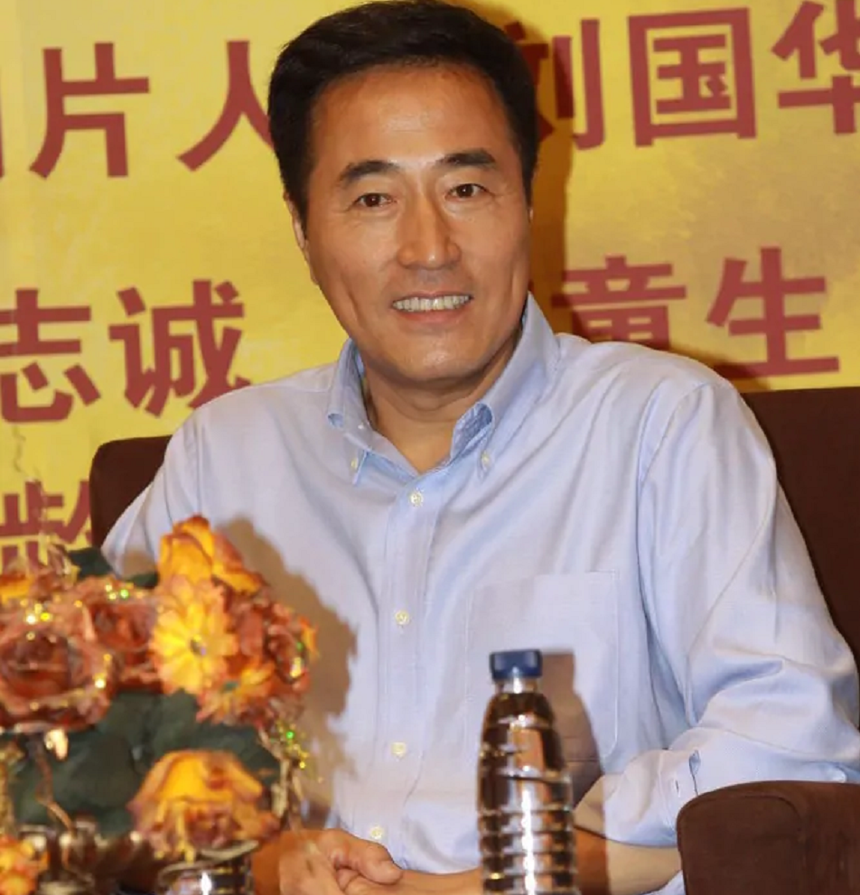 著名演员杨立新:一辈子有四个一,他的衷心给圈内外做了榜样